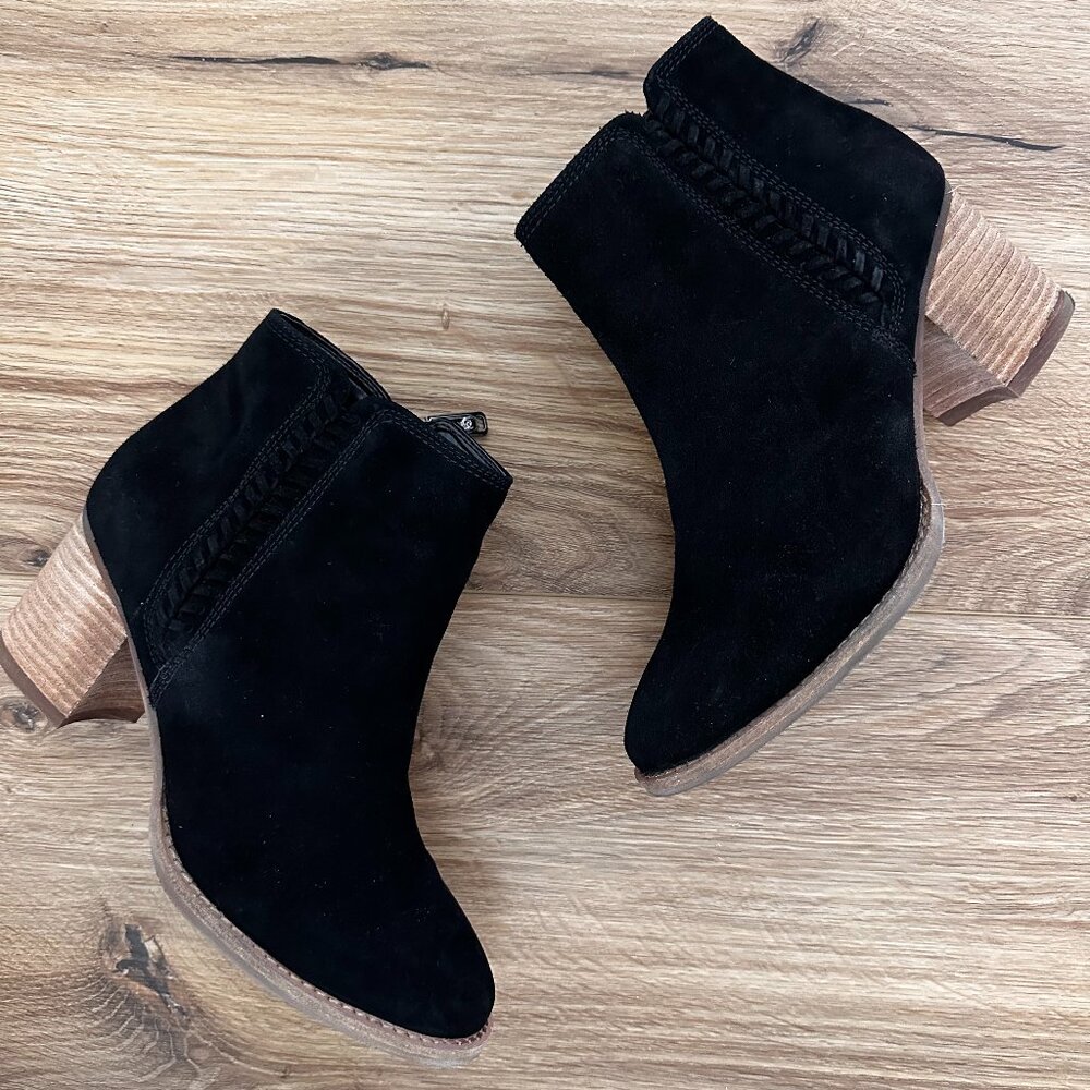 Blondo Waterproof Booties Black w/ Stitching Detail Size 6.5/7 *Like New w/ Box*